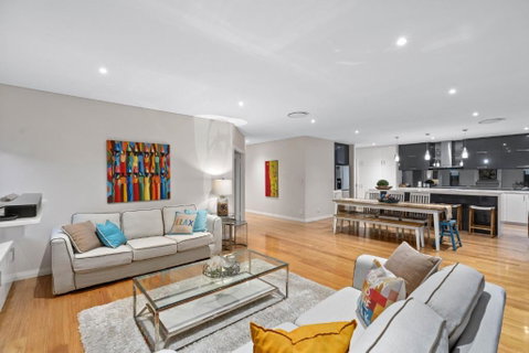 Family Vacation Escapade Shops Beach And Sun Await - Accommodation Australia 0