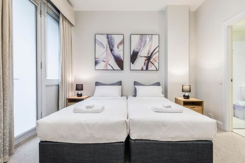 Fabulous Collins Street Luxury 2 BR Apartment - Accommodation Australia 2