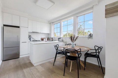 Golden Alma - A Radiant Escape Between City & Sand - Australia Shopping 2