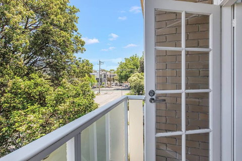 Golden Alma - A Radiant Escape Between City & Sand - Australia Shopping 4