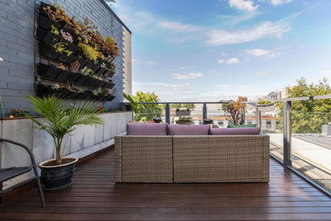 FUN&KY Parking 2 Patios WFH WiFi City Views - Accommodation Australia 1