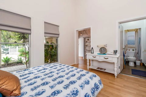 Gawler Townhouses 1C , 1 Queen Bed - Accommodation Australia 0