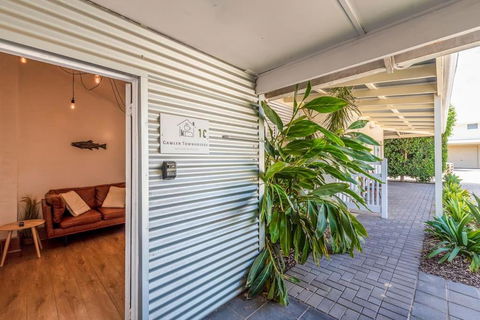 Gawler Townhouses 1C , 1 Queen Bed - Accommodation Australia 1