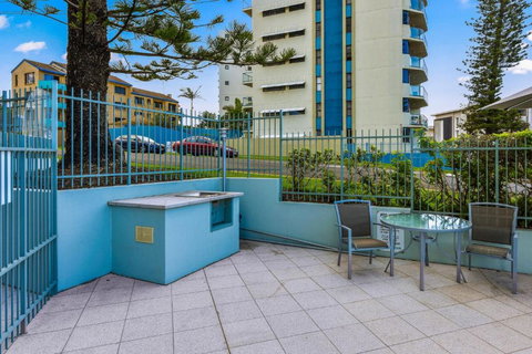 Gena Apartments Unit 12 Kings Beach QLD - Australia Shopping 3