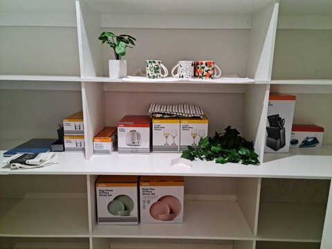 Generous 4 Bedroom Home Close To Park And Shops - Local Tourism 4