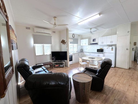 Getaway Villas Unit 3 - Australia Shopping 3