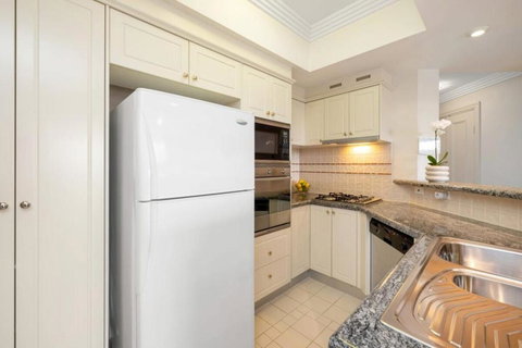 Gilded River - Vintage Charm & River Front Luxury 1 Bedroom Apartment - Story Bridge Views - Australia Shopping 1