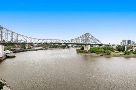 Gilded River - Vintage Charm & River Front Luxury 1 Bedroom Apartment - Story Bridge Views - Australia Shopping 2