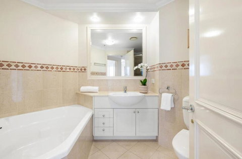 Gilded River - Vintage Charm & River Front Luxury 1 Bedroom Apartment - Story Bridge Views - Australia Shopping 3