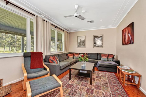 Glandore Vineyard Homestead. Home To A Onsite Cellar Door - Australia Shopping 4