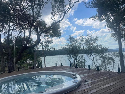 Glasshouse On The Lake - Bed n Breakfasts 0