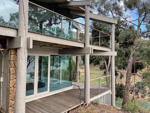 Glasshouse On The Lake - Bed n Breakfasts 3