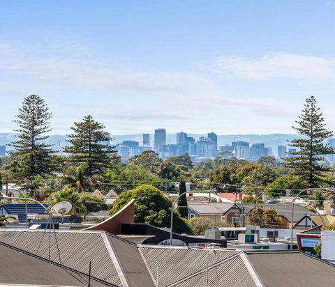 Glenelg Oasis, Pool, Gym, Spa & Sauna, Free Parking, City Views - Australia Shopping 0