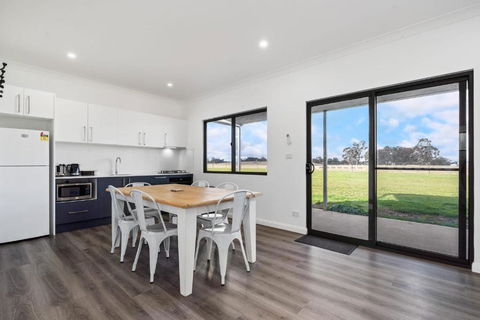 Glenowrie Cottage - 2 King Beds - Close To Cadia - Australia Shopping 0