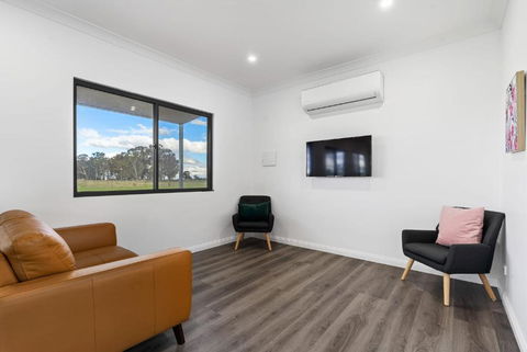 Glenowrie Cottage - 2 King Beds - Close To Cadia - Australia Shopping 3