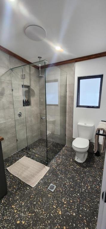 Glossy Black Cabin - Australia Shopping 4