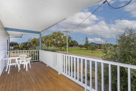 Golden Bay Beach Shack - EXECUTIVE ESCAPES - Australia Shopping 0