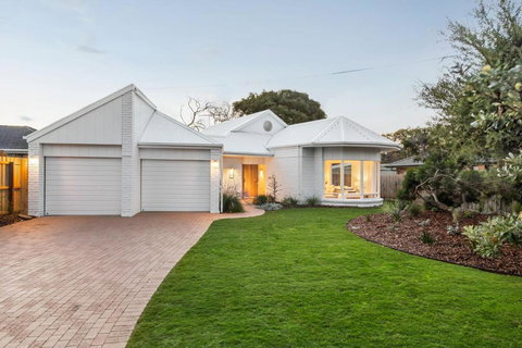 Golden Days - Australia Shopping 0