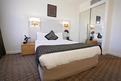 Golden Pebble Hotel - Accommodation Australia 1
