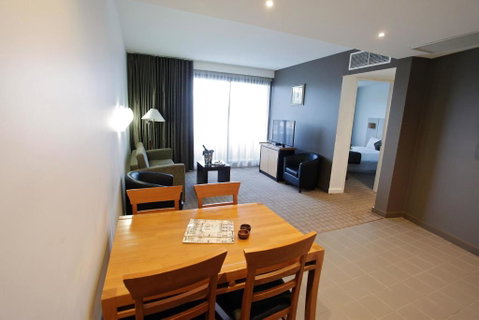 Golden Pebble Hotel - Accommodation Australia 3