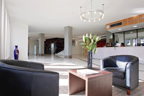 Golden Pebble Hotel - Accommodation Australia 4