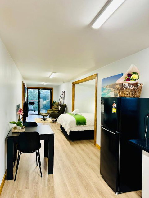 GORGE Chocolates Tiny House - Accommodation Australia 3