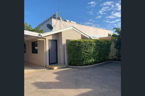 Fully Furnished Modern Unit In Centre Of City - Australia Shopping 0