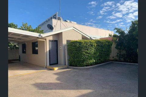 Fully Furnished Modern Unit In Centre Of City - Australia Shopping 2
