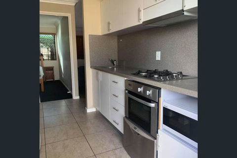 Fully Furnished Modern Unit In Centre Of City - Australia Shopping 4