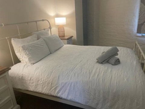 Gallipoli House- The Loft Apartment - Australia Shopping 4