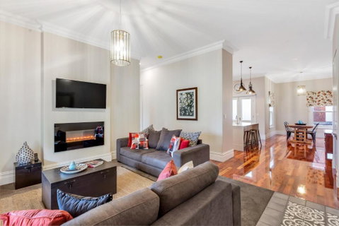 Grandview Accommodation - The Flaxley Apartments - Local Tourism 3