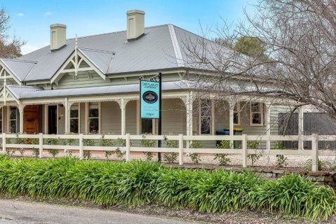 Grandview Accommodation - The Flaxley Apartments - Local Tourism 0