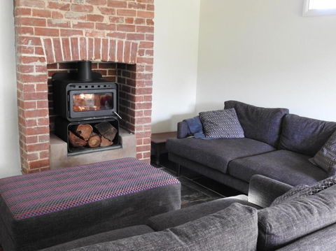 Grape Pickers Cottage - Accommodation Australia 2