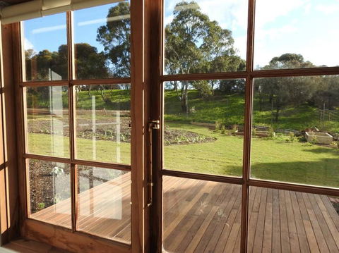 Grape Pickers Cottage - Accommodation Australia 4