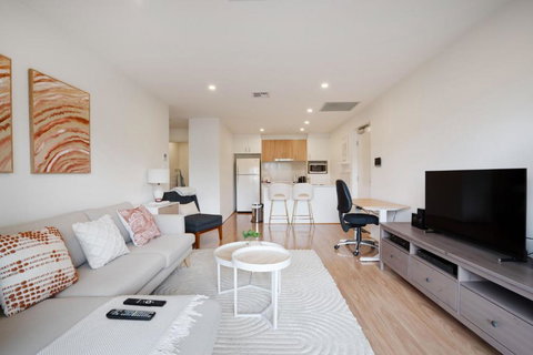 Ground Level 1-Bed: Courtyard & Alfresco Dining - Accommodation Australia 0