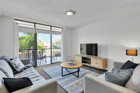 HACIENDA- CANAL VIEWS AND COMFORT - Accommodation Australia 2