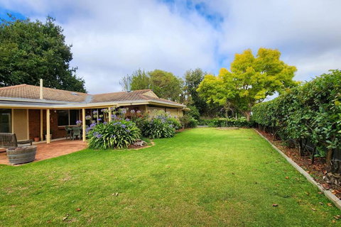 Hahndorf Home, Walk To Main St, Sleeps 8 - Accommodation Australia 2