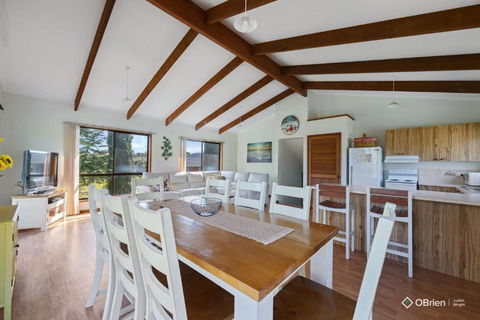 Happy Cowes Retreat Phillip Island - Local Tourism 0