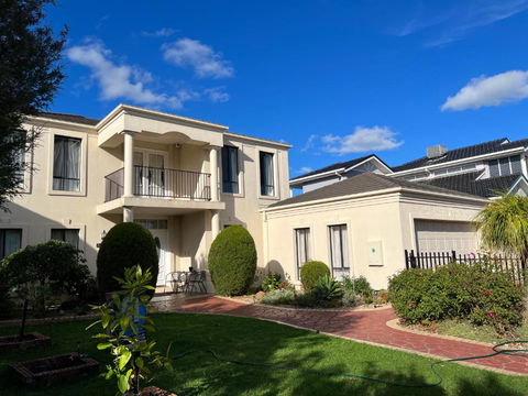 Happy Post - New - Accommodation Australia 3