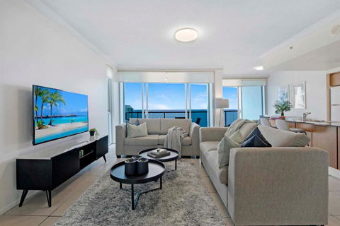 HIGH FLOOR GUARANTEE - 3 Bedroom Plus Study Apartments At Chevron Renaissance - Self Contained & Privately Managed - Wow Stay - Local Tourism 2