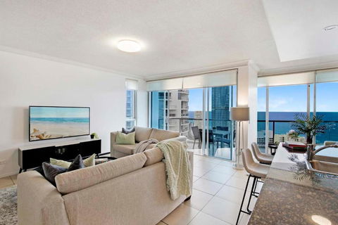 HIGH FLOOR GUARANTEE - 3 Bedroom Plus Study Apartments At Chevron Renaissance - Self Contained & Privately Managed - Wow Stay - Local Tourism 1