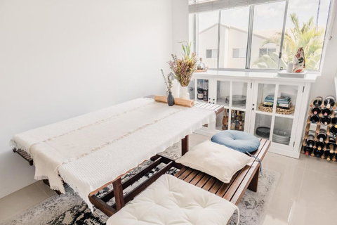 HEART OF BURLEIGH Holiday Villa - Perfect Location With Pools - Accommodation Australia 1