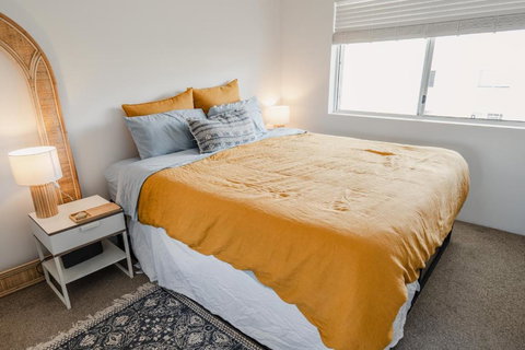 HEART OF BURLEIGH Holiday Villa - Perfect Location With Pools - Accommodation Australia 3
