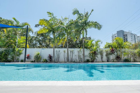 HEART OF BURLEIGH Holiday Villa - Perfect Location With Pools - Accommodation Australia 0