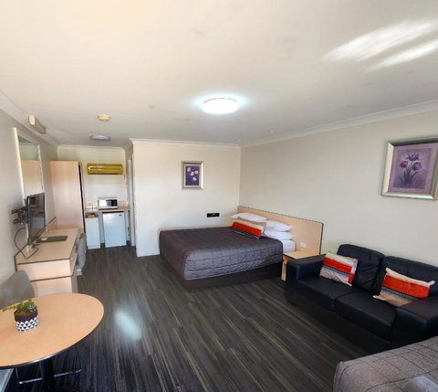 Highway Inn Motel - Accommodation Australia 1