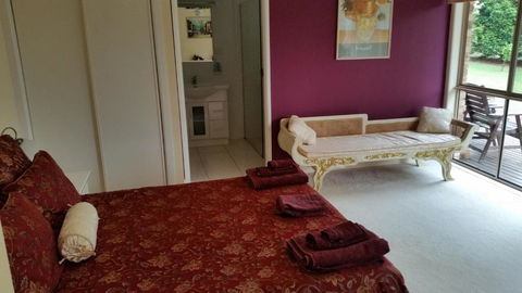 Hilltop Hideaway - Accommodation Australia 3