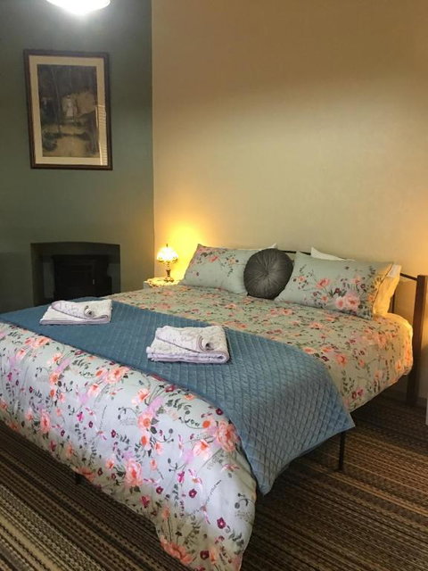 HISTORIC STAR LODGE And STATION MASTERS HOUSE NARRANDERA - Accommodation Australia 3