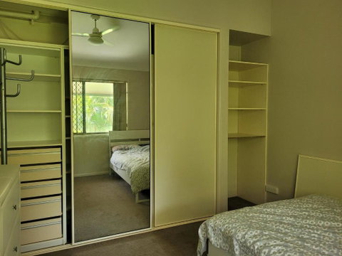 Holiday Style A Downstairs Room In Springwood Qld - Accommodation Australia 3