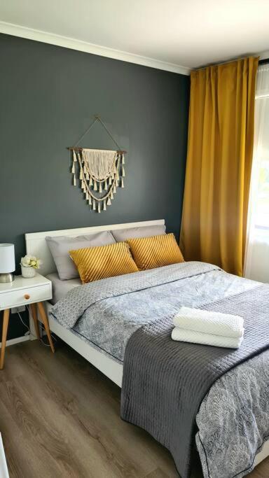 Holiday Home With Fantastic Location - Accommodation Australia 0