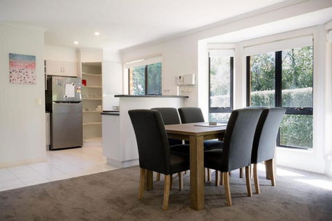 Homely Unit Located Near The City With Parking And Wifi - Accommodation Australia 2